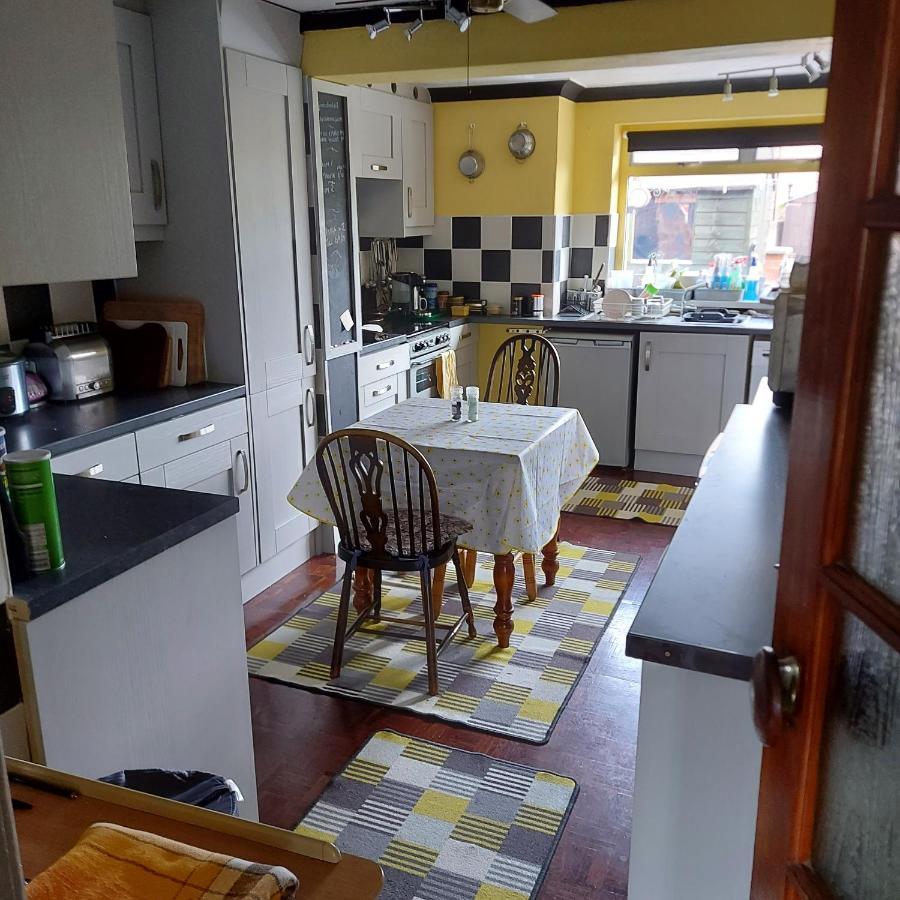 Joe'S Place 雷特福德 外观 照片